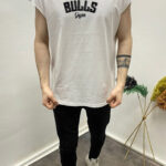 Erkek Beyaz Oversize Sıfır Kol Tişört – “Bulls” Baskılı Sokak Stili T-shirt